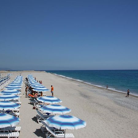 Club Esse Aquilia Beach Village 巴多拉托斯塔兹翁 外观 照片
