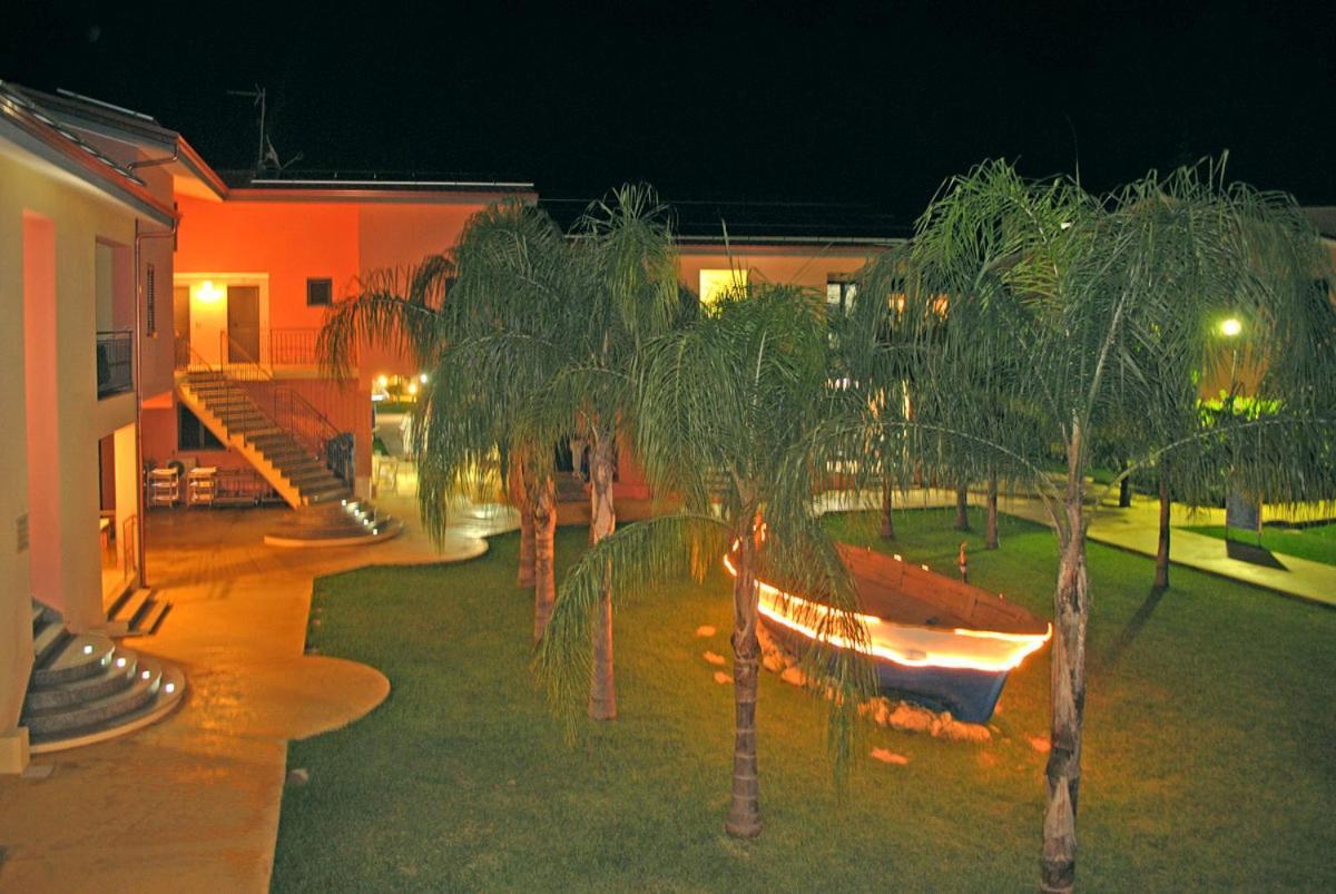Club Esse Aquilia Beach Village 巴多拉托斯塔兹翁 外观 照片