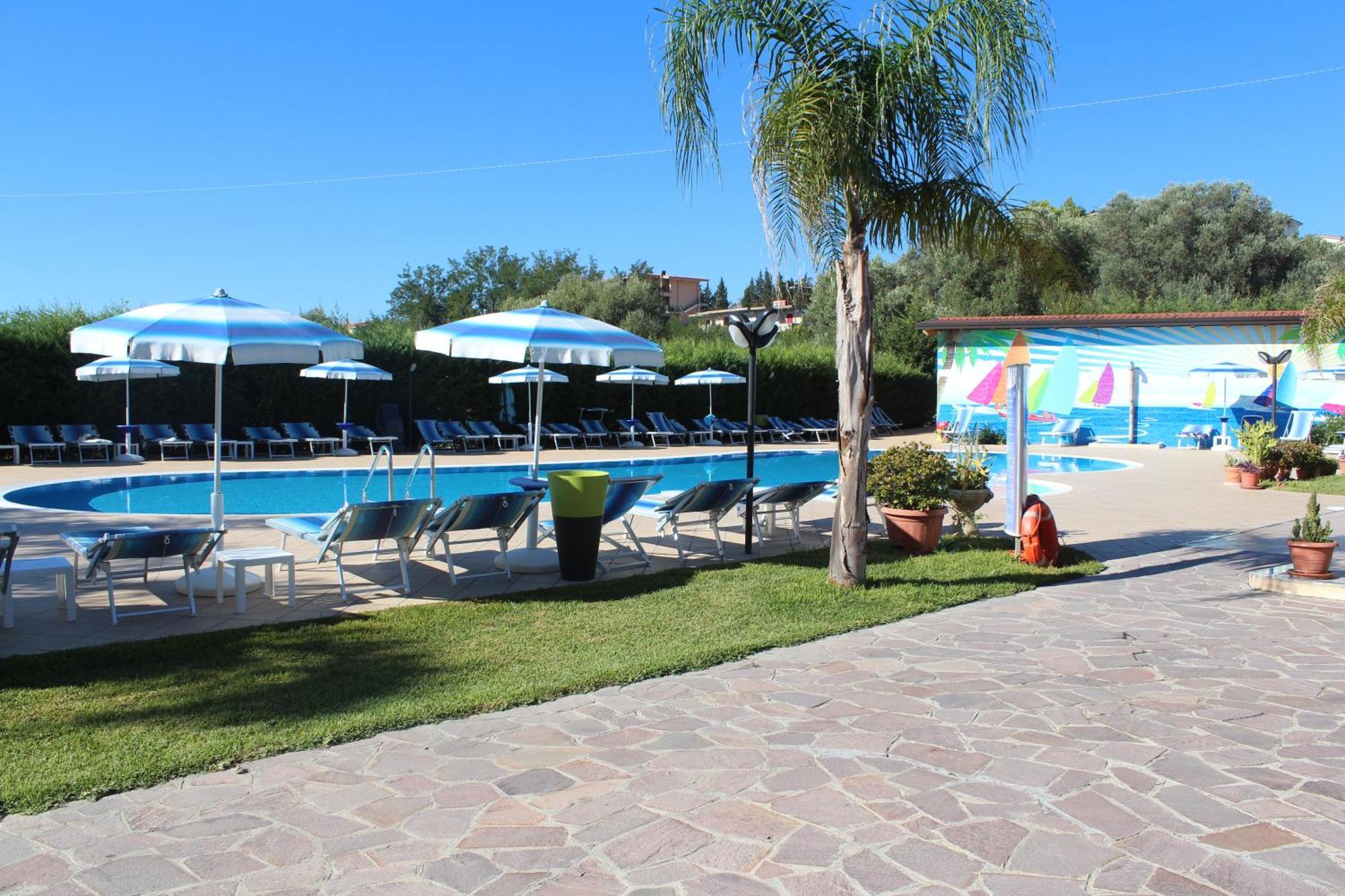 Club Esse Aquilia Beach Village 巴多拉托斯塔兹翁 外观 照片