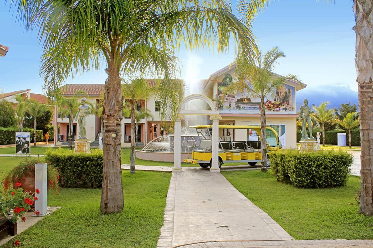 Club Esse Aquilia Beach Village 巴多拉托斯塔兹翁 外观 照片