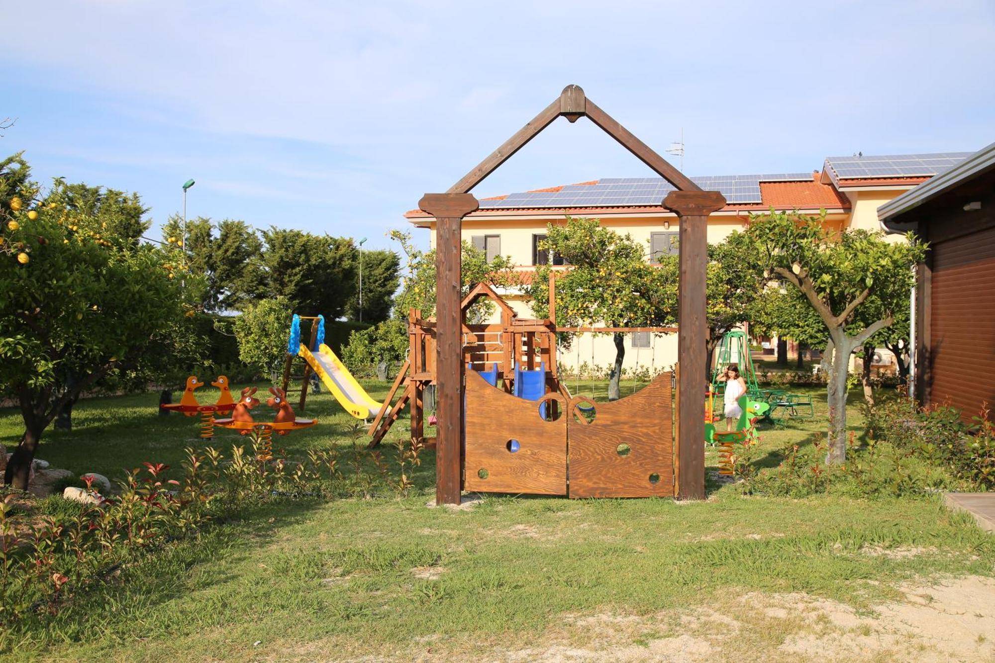Club Esse Aquilia Beach Village 巴多拉托斯塔兹翁 外观 照片
