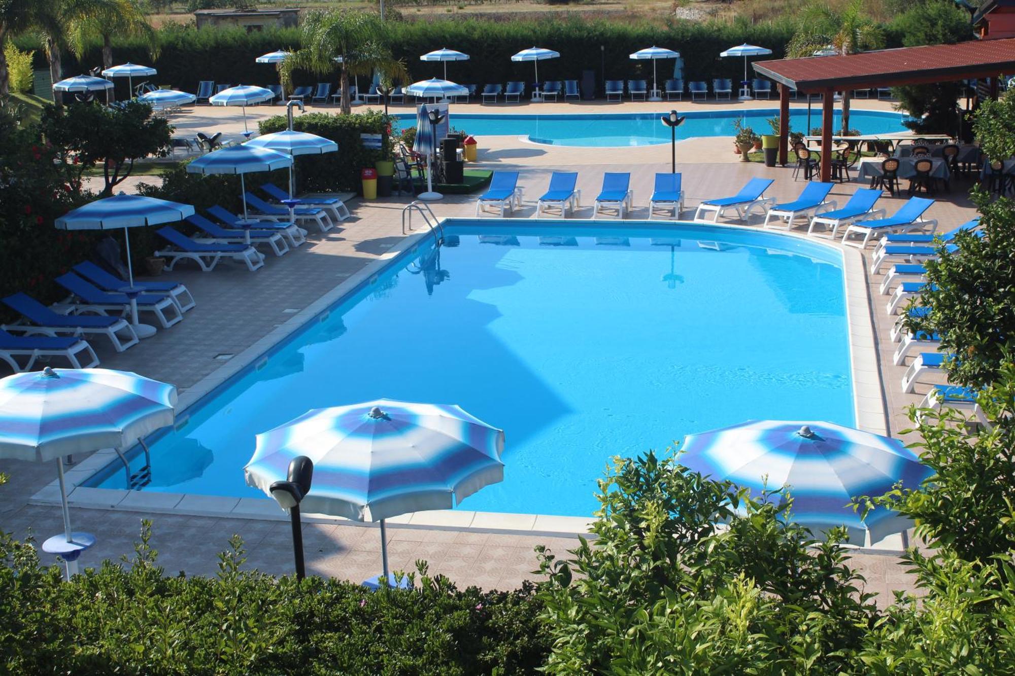 Club Esse Aquilia Beach Village 巴多拉托斯塔兹翁 外观 照片