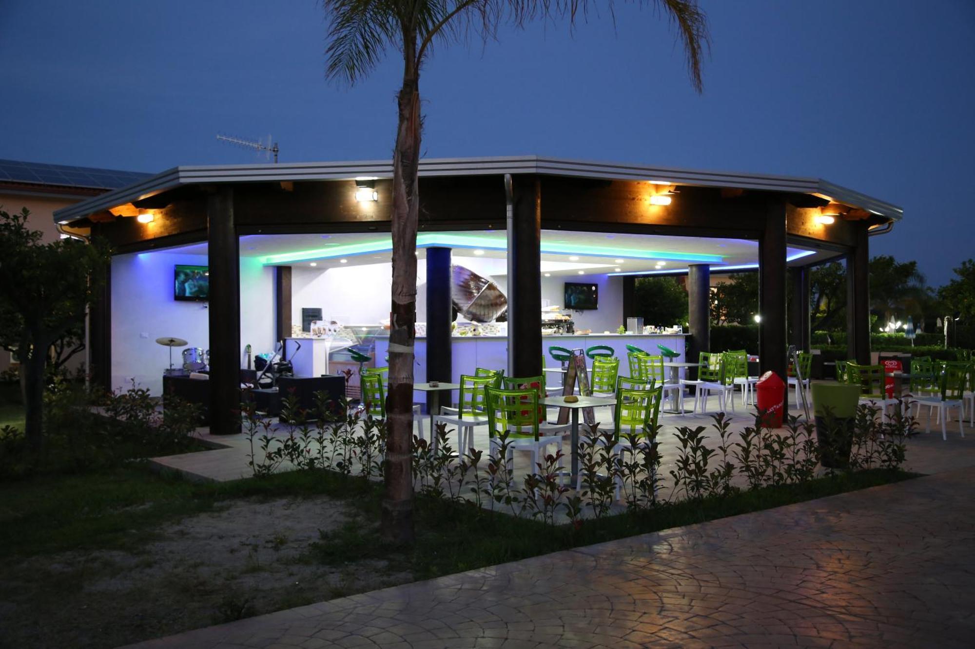 Club Esse Aquilia Beach Village 巴多拉托斯塔兹翁 外观 照片